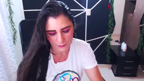 Snapshot of lucyli_ chatting on 03/04/25, 06:50 LUCY online show from 03/04/25, 06:50