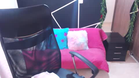 Snapshot of lucyli_ chatting on 03/12/25, 07:06 LUCY online show from 03/12/25, 07:06