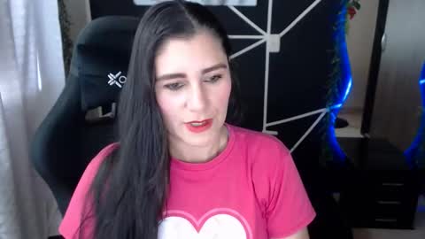 Snapshot of lucyli_ chatting on 11/25/25, 06:52 LUCY online show from 11/25/25, 06:52