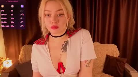 Snapshot of lucylumi chatting on 03/18/26, 05:16 Lucy online show from 03/18/26, 05:16