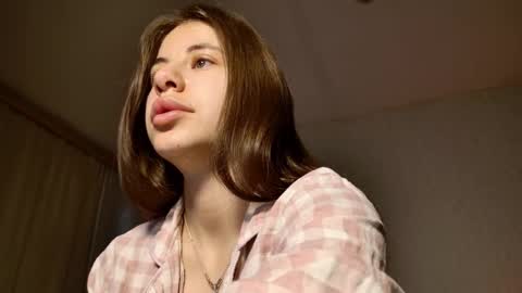 Snapshot of lucyrait chatting on 03/28/26, 04:34 Lucy online show from 03/28/26, 04:34