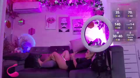 Snapshot of lucyrouse18 chatting on 02/13/25, 04:28 Lucy online show from 02/13/25, 04:28