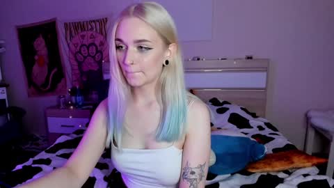 Snapshot of lucysbrain chatting on 03/12/25, 01:58 Lucy online show from 03/12/25, 01:58
