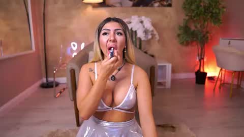 Snapshot of lucyyrosse chatting on 06/22/26, 10:23 LucyRose online show from 06/22/26, 10:23