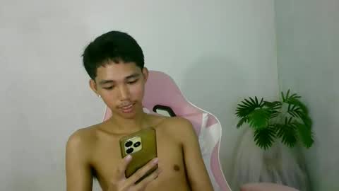 Snapshot of lui_the_fucker chatting on 12/15/25, 05:44 lui_the_fucker online show from 12/15/25, 05:44