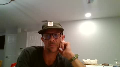 luiggii0904 online show from 04/11/26, 01:43