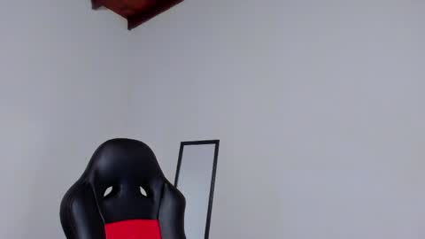 Snapshot of luigi1_ chatting on 04/06/26, 01:03 Luigi Vitale online show from 04/06/26, 01:03