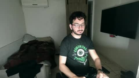 Snapshot of luis_flr chatting on 02/14/25, 04:37 luis_flr online show from 02/14/25, 04:37