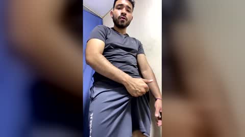 Snapshot of luis_hunk chatting on 04/28/26, 07:02 Andrew online show from 04/28/26, 07:02