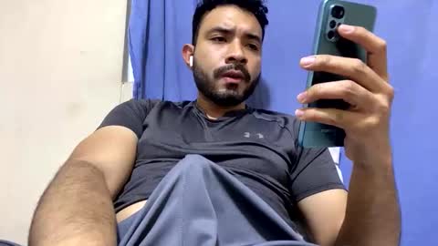 Snapshot of luis_hunk chatting on 05/12/26, 09:06 Andrew online show from 05/12/26, 09:06
