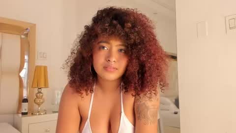 Snapshot of luisa_cameron chatting on 01/07/25, 06:03 online show from 01/07/25, 06:03