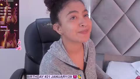 Snapshot of luisa_cameron chatting on 01/25/25, 12:27 online show from 01/25/25, 12:27