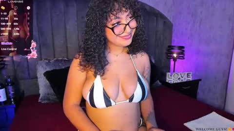 Snapshot of luisa_cameron chatting on 11/12/25, 09:36 online show from 11/12/25, 09:36