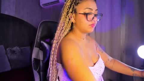 Snapshot of luisa_cameron chatting on 03/05/26, 11:01 online show from 03/05/26, 11:01