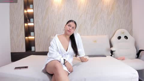 Snapshot of luisa_owen chatting on 04/07/26, 01:55 Luisa online show from 04/07/26, 01:55