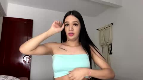 Snapshot of luisa_summer2 chatting on 10/13/25, 02:22   Luisa Fernanda  online show from 10/13/25, 02:22