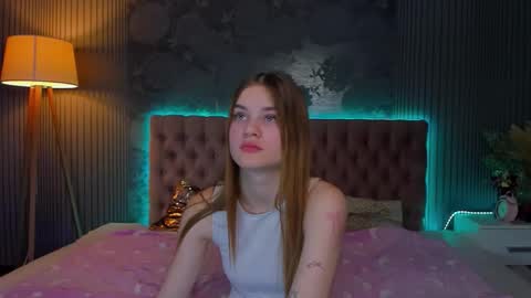 LuisaClover online show from 11/25/25, 01:22