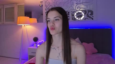 Snapshot of luisaclover chatting on 03/22/26, 07:39 LuisaClover online show from 03/22/26, 07:39