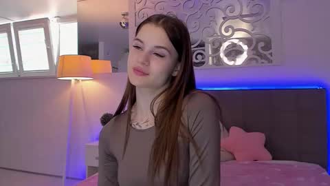 Snapshot of luisaclover chatting on 03/29/26, 12:27 LuisaClover online show from 03/29/26, 12:27