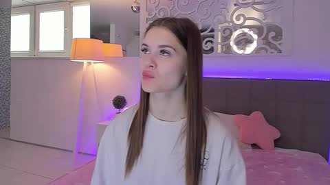 Snapshot of luisaclover chatting on 04/30/26, 12:22 LuisaClover online show from 04/30/26, 12:22
