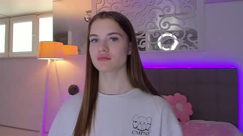 LuisaClover online show from 05/24/26, 12:21