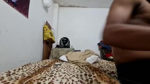 Snapshot of luisjosevarg chatting on 11/14/25, 01:37 Jose online show from 11/14/25, 01:37