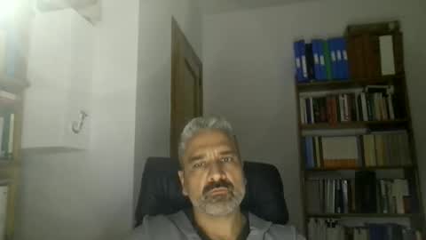 Snapshot of luisriga chatting on 11/05/25, 05:57 Luis online show from 11/05/25, 05:57