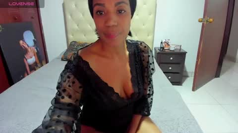 Snapshot of luissa_s1 chatting on 06/25/26, 11:59 Luissa online show from 06/25/26, 11:59