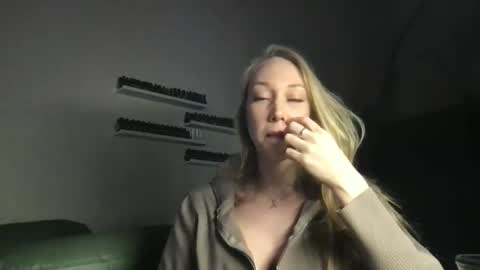 Snapshot of luiva13 chatting on 02/10/25, 02:26 luiva13 online show from 02/10/25, 02:26