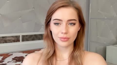 Snapshot of luiza012 chatting on 10/30/25, 11:33 Lizzy online show from 10/30/25, 11:33