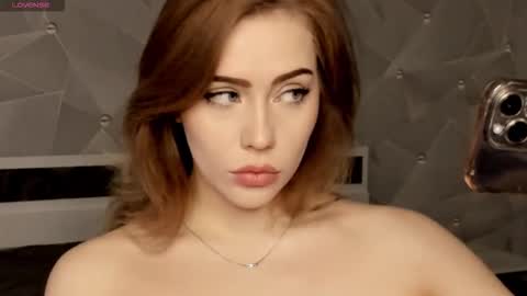 Snapshot of luiza012 chatting on 11/07/25, 11:10 Lizzy online show from 11/07/25, 11:10