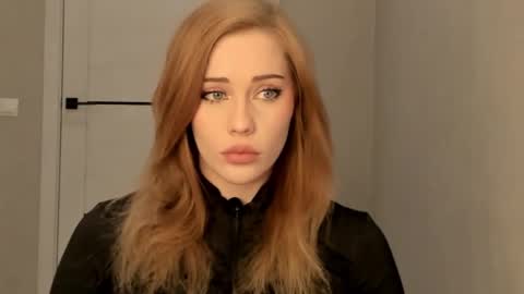 Snapshot of luiza012 chatting on 03/22/26, 04:10 Lizzy online show from 03/22/26, 04:10