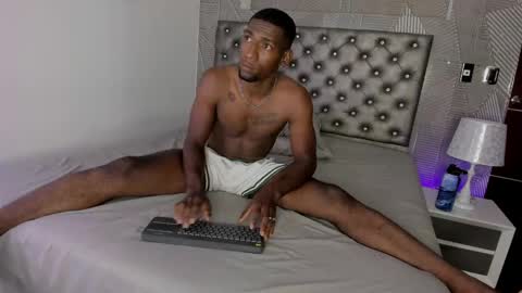 Snapshot of lujourpair chatting on 04/27/26, 01:42 Lujourpair online show from 04/27/26, 01:42