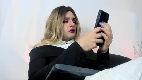 Luka Castillo online show from 11/25/25, 06:30