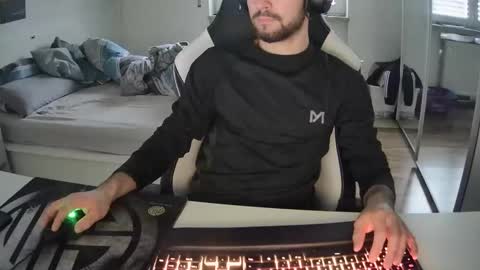 lukasschoetz online show from 12/28/24, 12:45