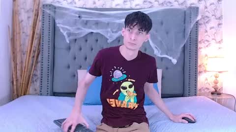 Snapshot of luke_carter chatting on 10/13/25, 01:11 luke_carter online show from 10/13/25, 01:11