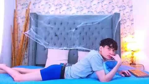 Snapshot of luke_carter chatting on 10/23/25, 01:21 luke_carter online show from 10/23/25, 01:21