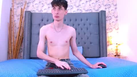 Snapshot of luke_carter chatting on 11/11/25, 01:22 luke_carter online show from 11/11/25, 01:22