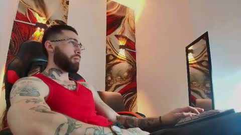 Snapshot of luke_davis01 chatting on 10/27/25, 01:37 LUKE online show from 10/27/25, 01:37