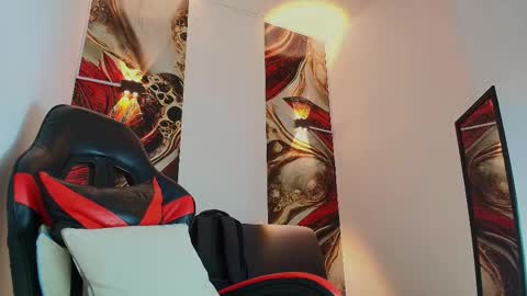 Snapshot of luke_davis01 chatting on 11/26/25, 01:12 LUKE online show from 11/26/25, 01:12