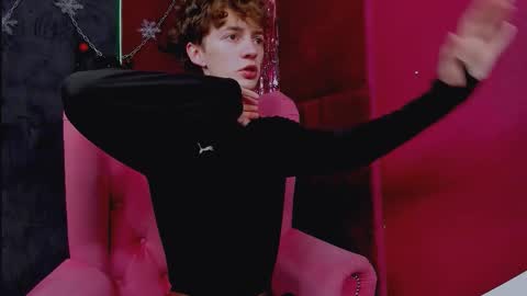 Snapshot of luke_sweet chatting on 12/15/25, 11:47 Luke online show from 12/15/25, 11:47