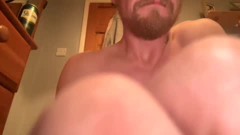 Snapshot of lukeeeeey96 chatting on 12/04/24, 04:10 lukeeeeey96 online show from 12/04/24, 04:10