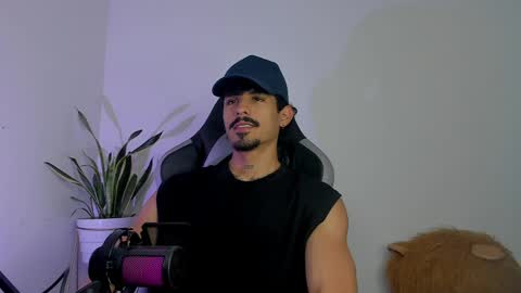 Snapshot of lukeetaylor_ chatting on 04/10/26, 12:54 Luke Taylor online show from 04/10/26, 12:54