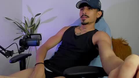 Snapshot of lukeetaylor_ chatting on 05/01/26, 12:43 Luke Taylor online show from 05/01/26, 12:43