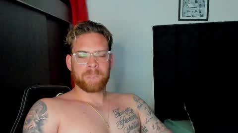 Snapshot of lukeglanton17 chatting on 01/05/25, 10:29 Luke online show from 01/05/25, 10:29