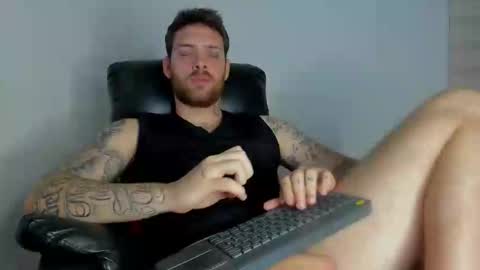 Snapshot of lukeglanton17 chatting on 05/29/26, 03:04 Luke online show from 05/29/26, 03:04