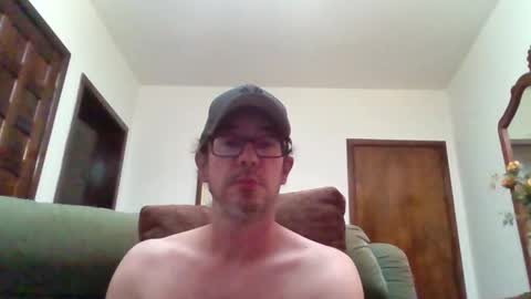 Snapshot of lukz88bigcock chatting on 03/27/26, 10:31 Luke online show from 03/27/26, 10:31