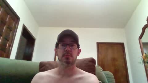 Snapshot of lukz88bigcock chatting on 05/22/26, 10:48 Luke online show from 05/22/26, 10:48