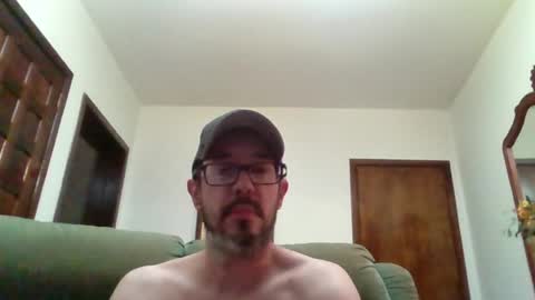 Snapshot of lukz88bigcock chatting on 06/11/26, 01:27 Luke online show from 06/11/26, 01:27