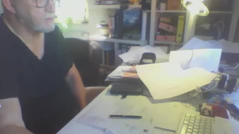 Snapshot of luley58 chatting on 04/21/26, 06:52 luley58 online show from 04/21/26, 06:52